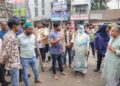 কুমিল্লায় সড়ক-ফুটপাত দখলমুক্ত করতে মোবাইল কোর্ট, দুইজনকে জরিমানা