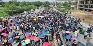 অপ্রতিম হত্যার দ্রুত বিচার দাবিতে ঢাকা-চট্টগ্রাম মহাসড়ক অবরোধ